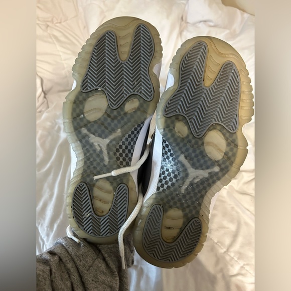 women’s jordan 11 low cool grey - Picture 10 of 10